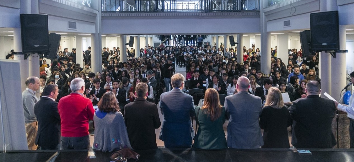 Junto a 500 estudiantes, Cascallares y Fabiani participaron del “Proyecto ONU 2022” de Alte Brown