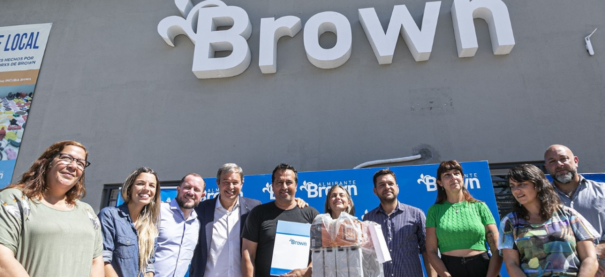Cascallares y Fabiani entregaron maquinarias y herramientas a emprendedores brownianos