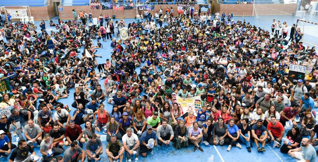 Más de 4.500 estudiantes de Alte Brown participaron del Triatlón 2022 en e Polideportivo Municipal