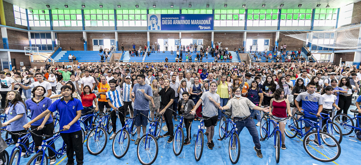 Lanzaron el programa “En bici a la escuela” entregando 750 bicicletas a estudiantes secundarios
