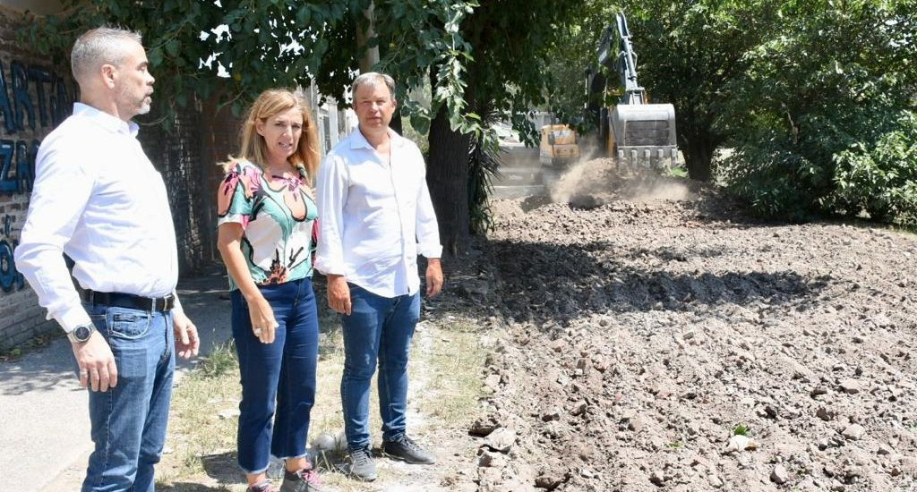 Cascallares supervisó obras de urbanización que incluyen nuevos pavimentos y dos puentes vehiculares