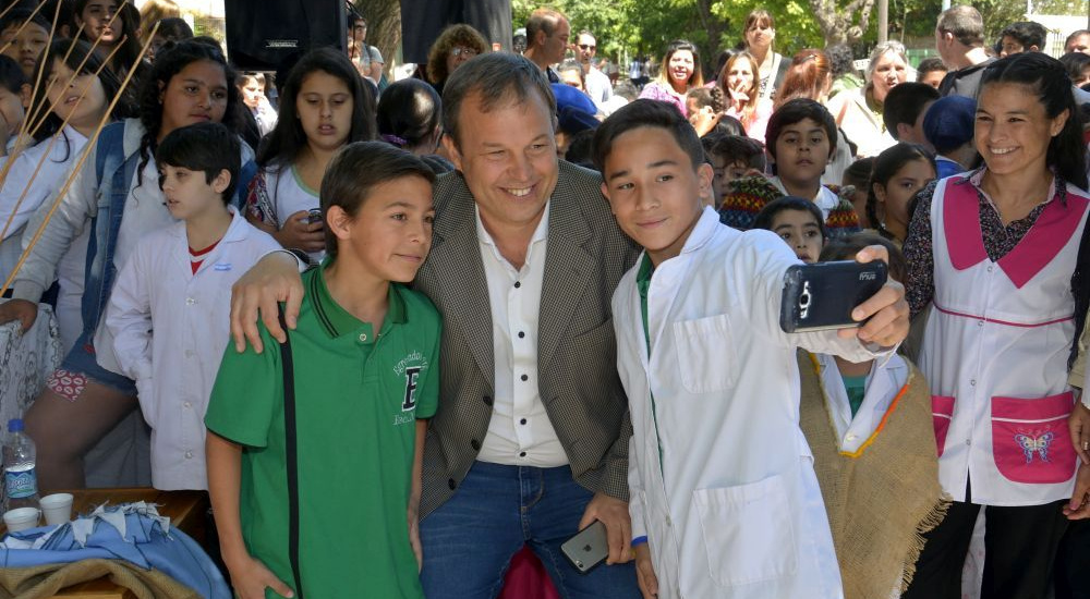 Cascallares en el centenario de la Escuela primaria 13 de Burzaco