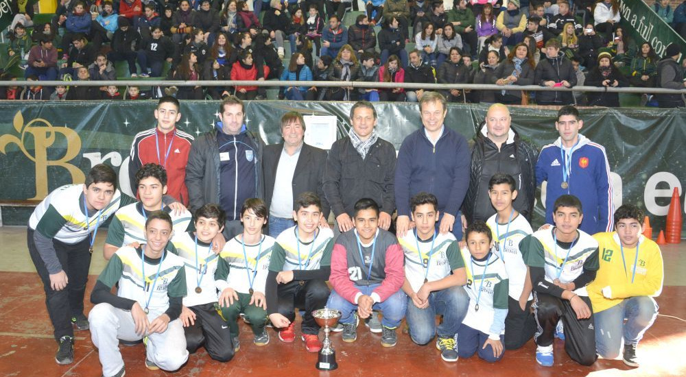 Cascallares presenció clínica de handball en el polideportivo de Ministro Rivadavia