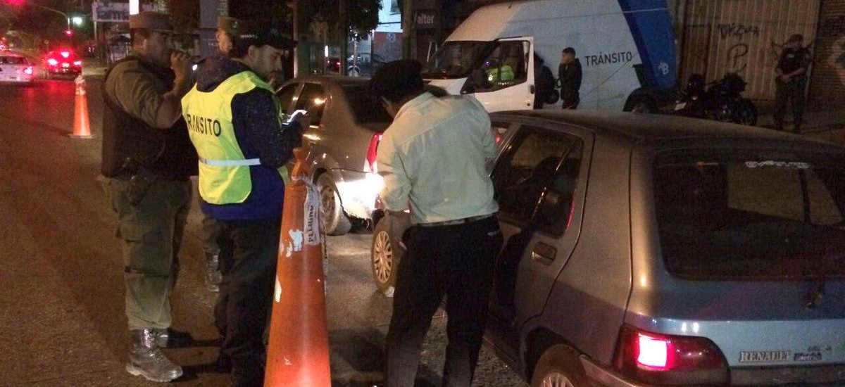 Secuestran autos, una combi de pasajeros y 21 licencias de conducir en Burzaco