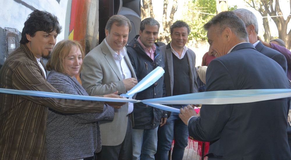 Cascallares inauguró la primera escuela de estética de Almirante Brown