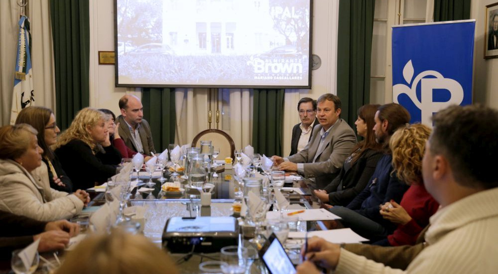 Encuentro de la mesa de diálogo de salud en Alte. Brown