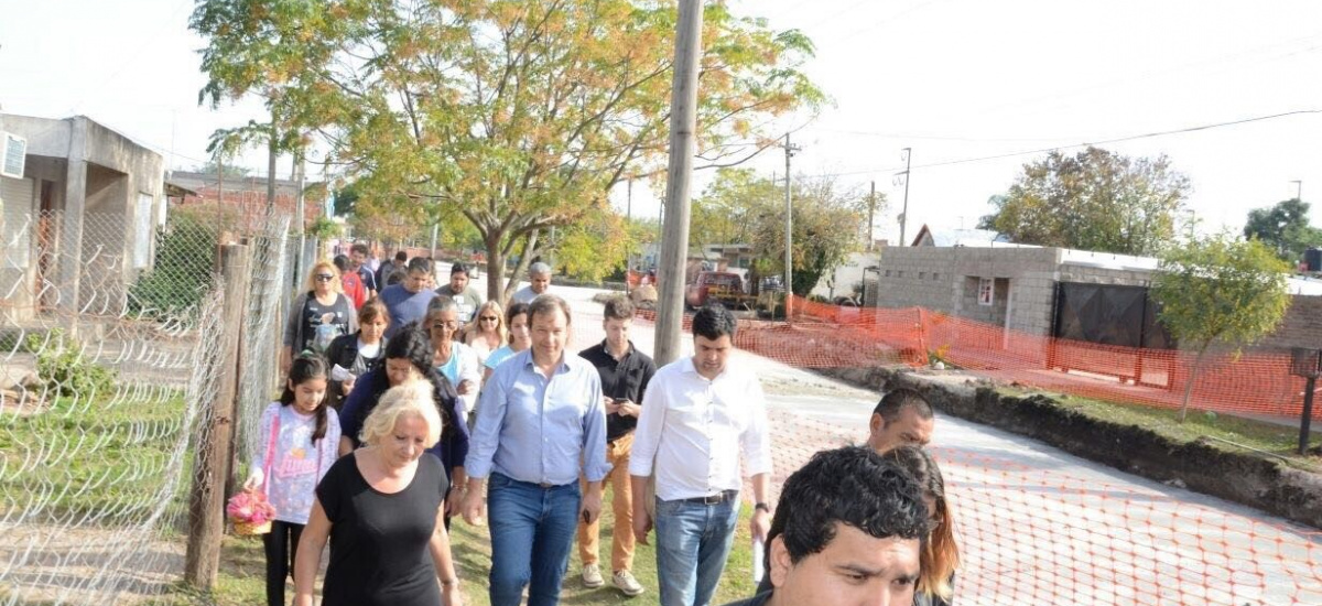 Cascallares recorrió obras de asfalto en tres barrios de Burzaco