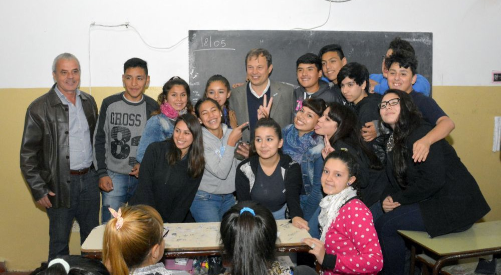 Cascallares visitó obras del municipio en la secundaria n° 45 de Longchamps